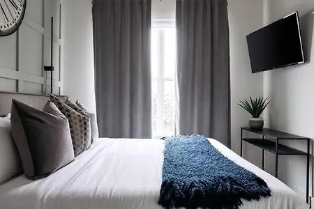 The Austen - Rooftop Retreat In Nashville Village Holiday home